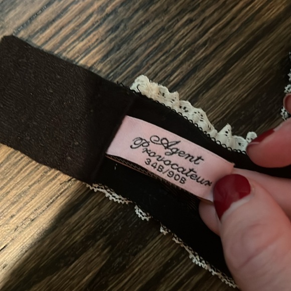 Agent Provocateur lace bra 34B - Picture 5 of 5